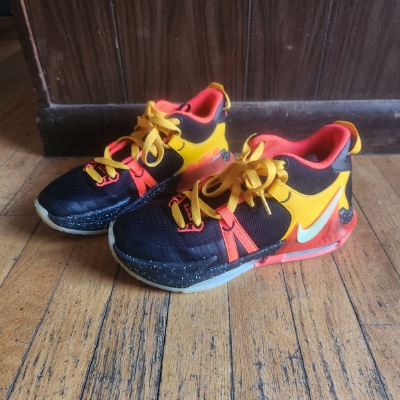 Nike LeBron Witness 7 shoes size 6.5Y